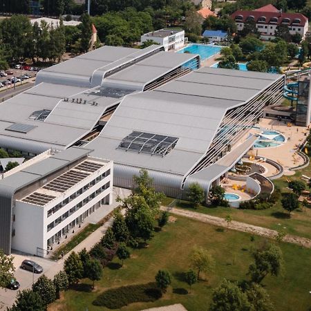 Aqua Hotel Kecskemét Esterno foto