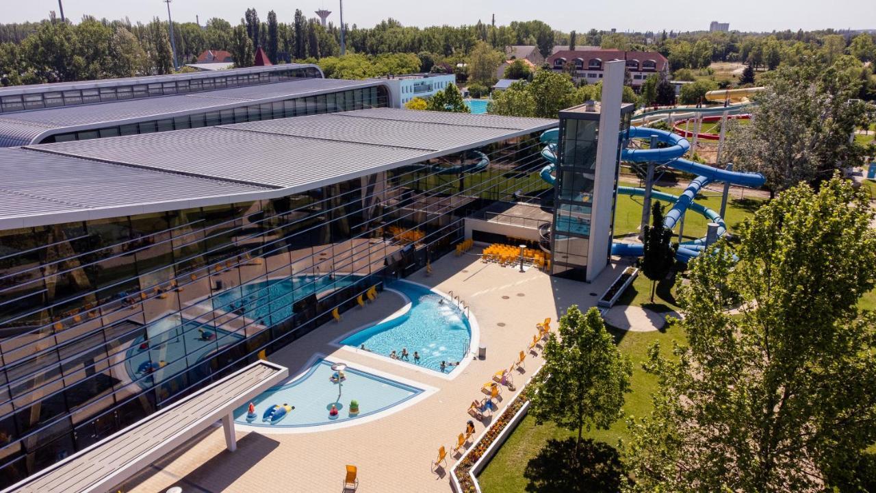 Aqua Hotel Kecskemét Esterno foto