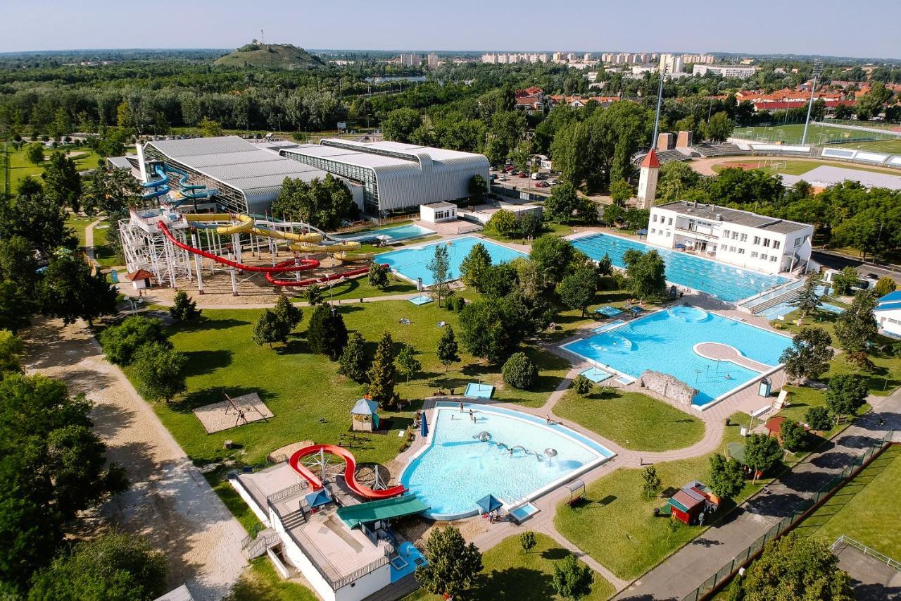 Aqua Hotel Kecskemét Esterno foto
